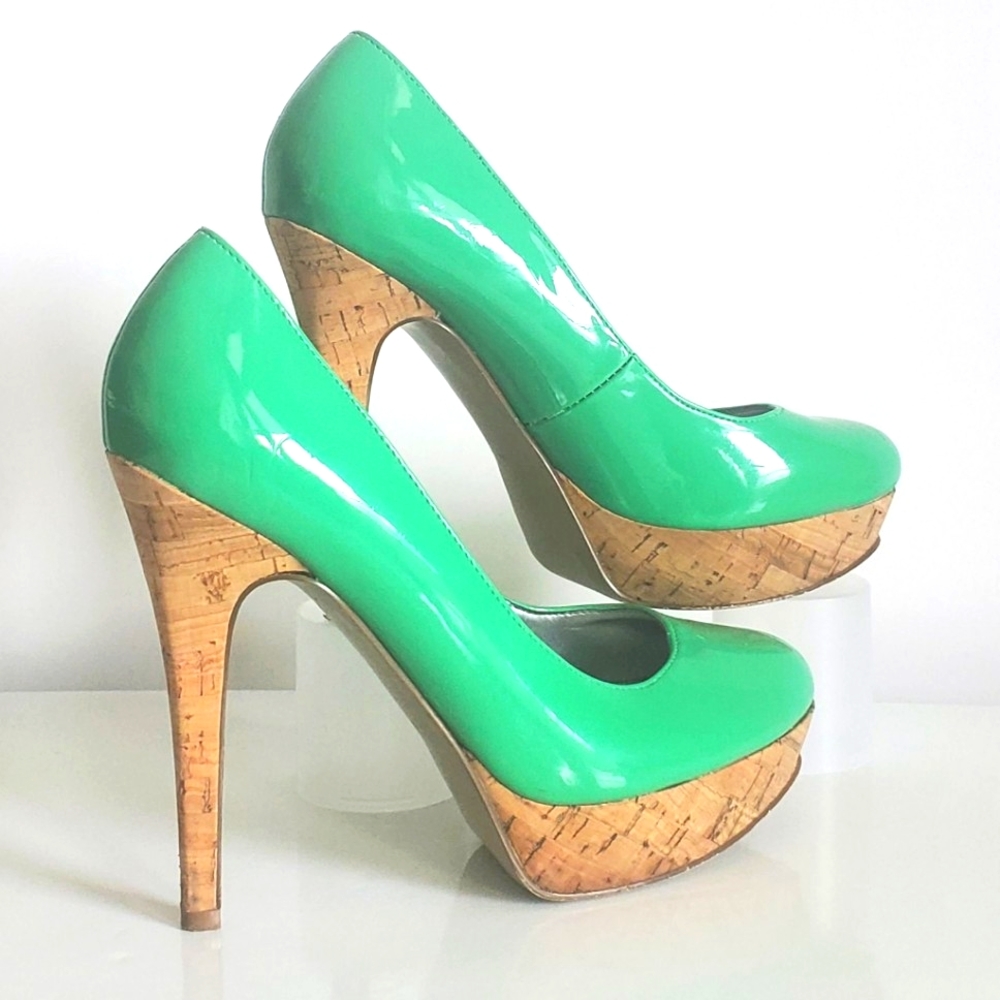 Guess Glossy Green Patent Platform Heels Size 6 WGMarisa